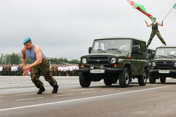 Гордятся, что служили в десантных войсках